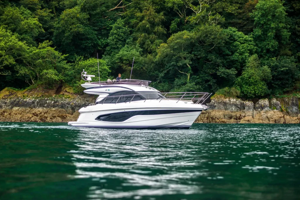 f45-exterior-white-hull-11