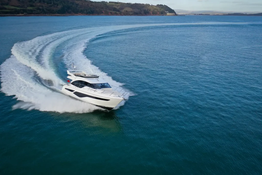 f55-exterior-white-hull-sea-trial-04