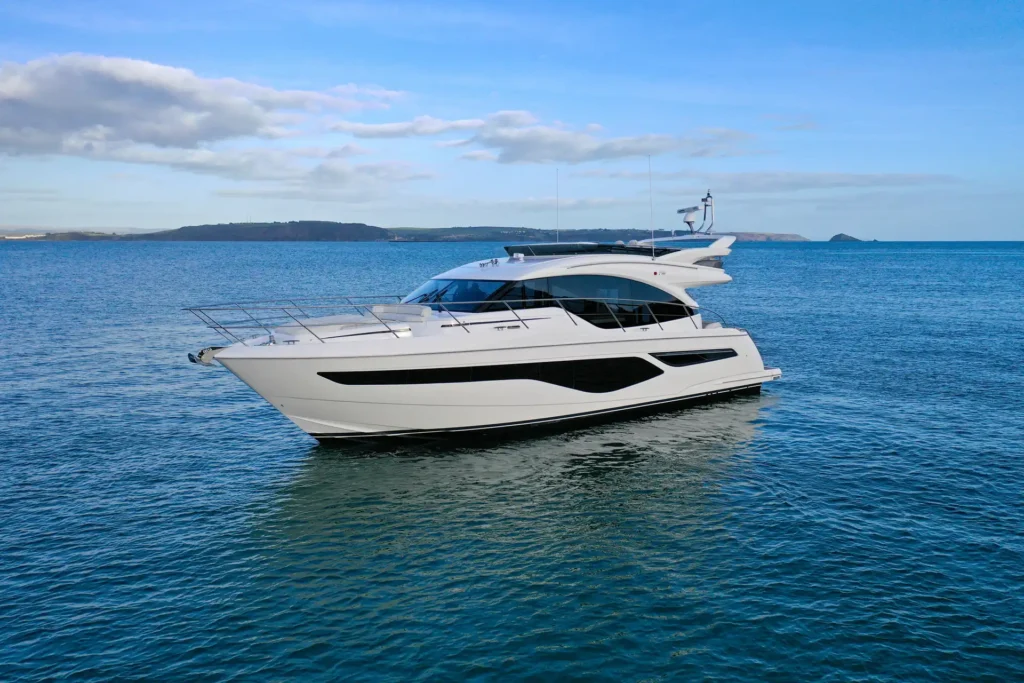 f55-exterior-white-hull-sea-trial-08