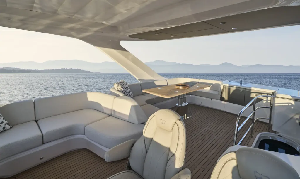 f58-exterior-flybridge-looking-aft