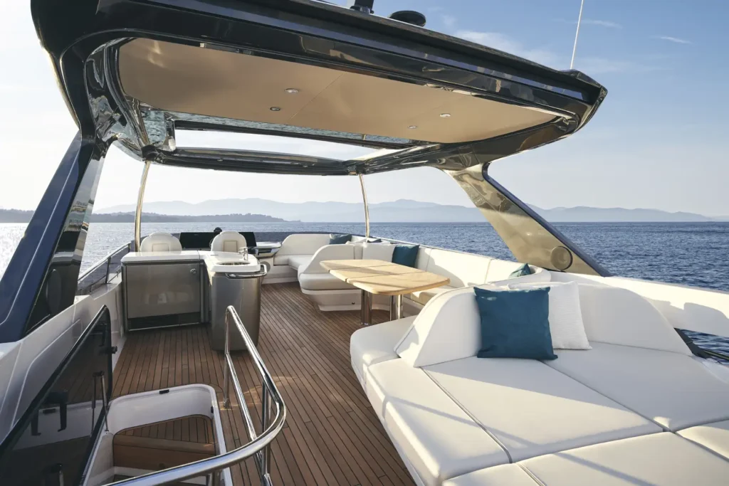 f65-flybridge-2022