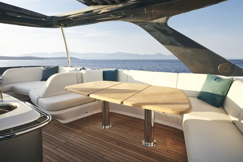 f65-flybridge-detail-2-2022