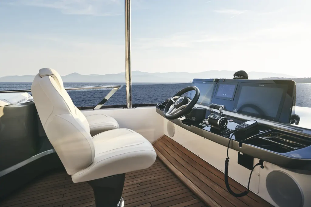 f65-flybridge-detail-6-2022