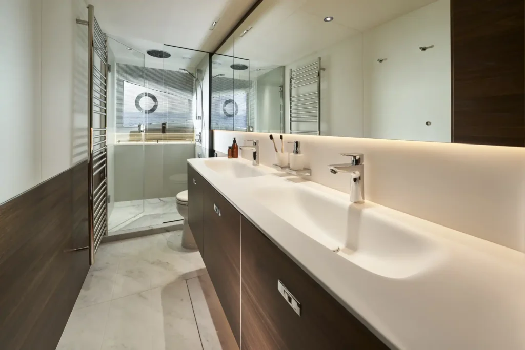 s72-master-stateroom-bathroom-rt
