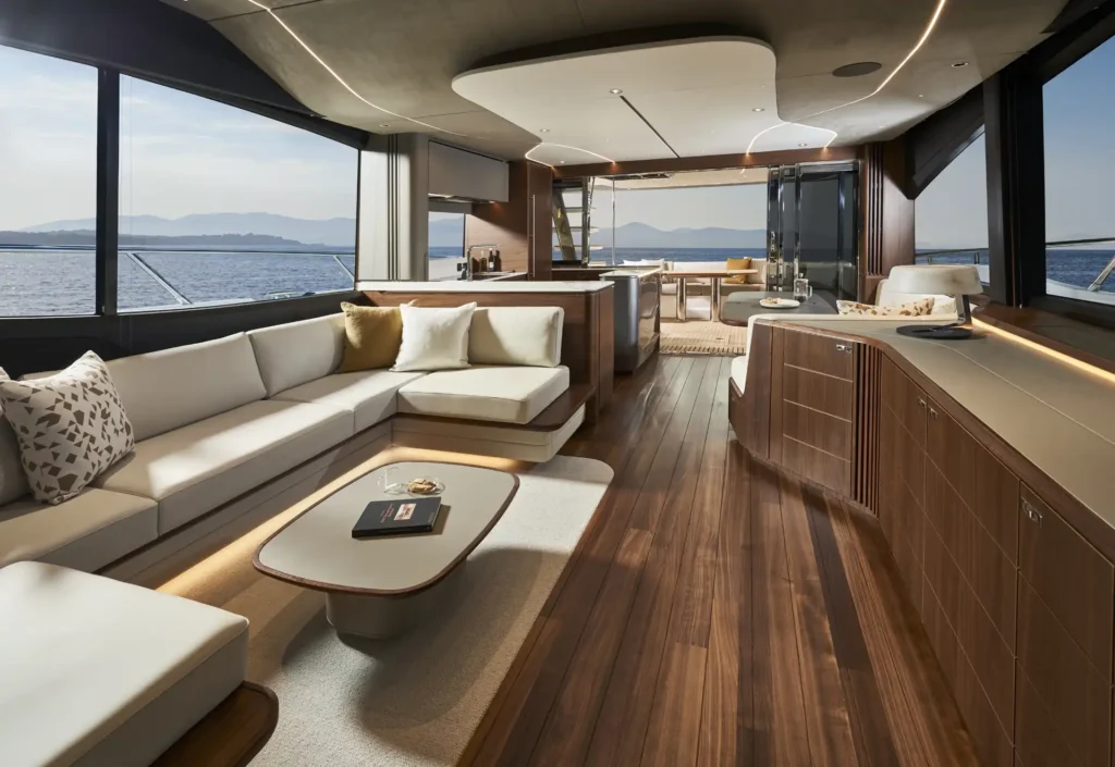 s72-saloon-looking-aft-rt_cj