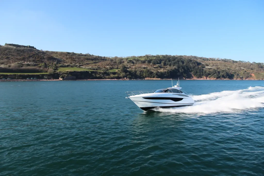 v40-exterior-white-hull-1