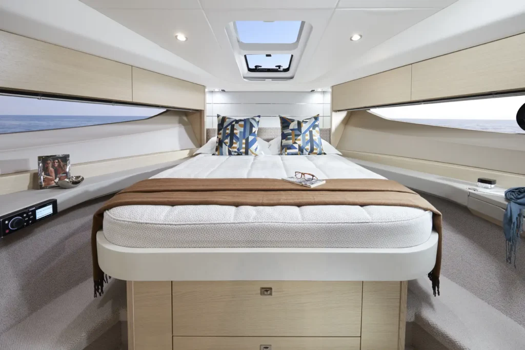 v40-interior-owners-cabin-alba-oak-satin