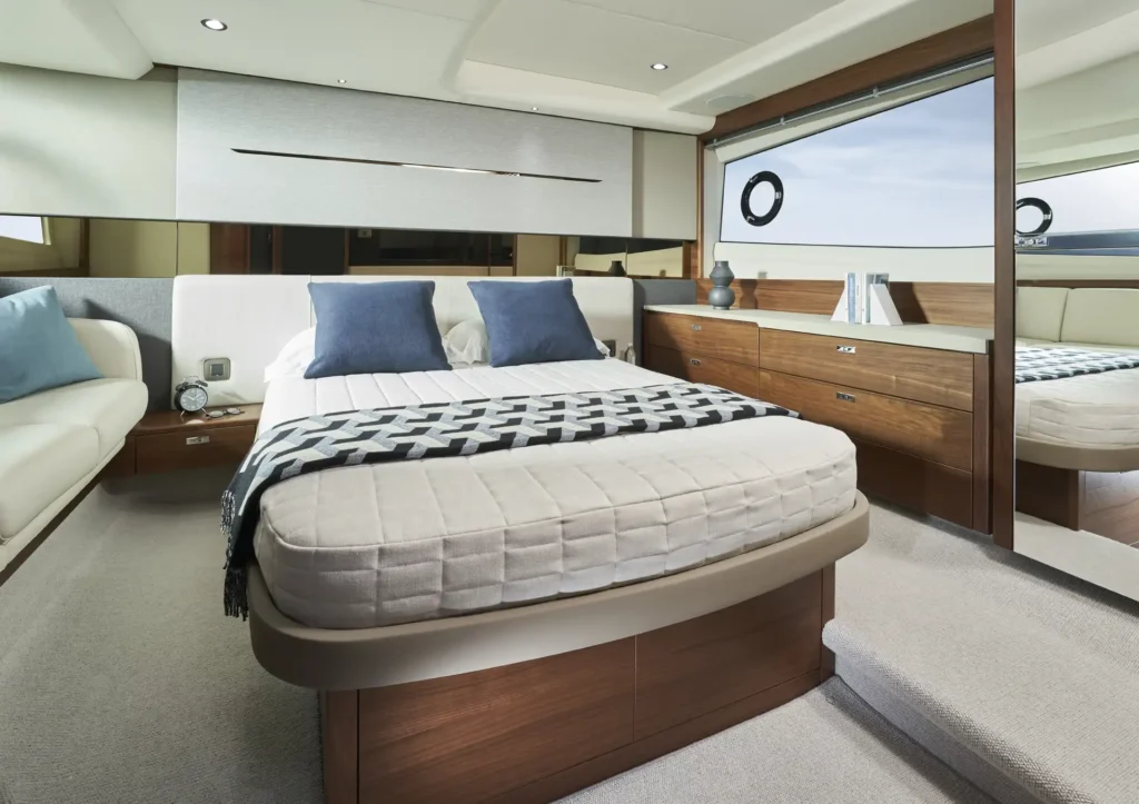 v50-interior-master-stateroom