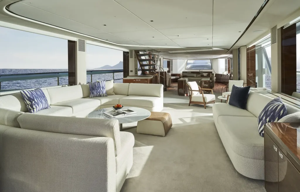 x95-slot-14-interior-saloon