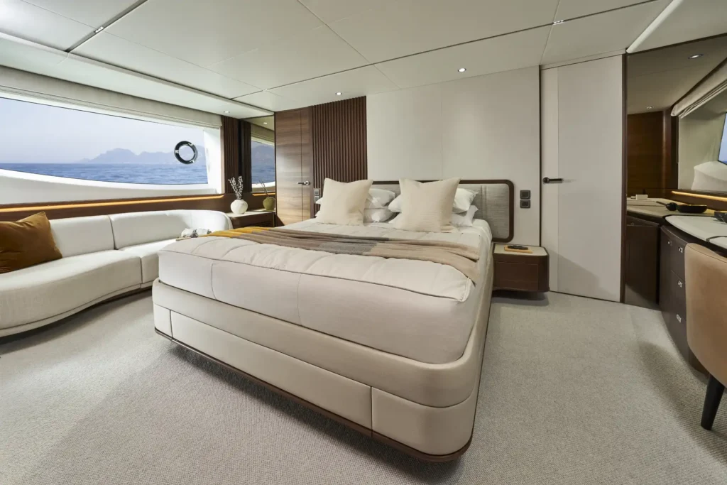 y80-interior-owners-stateroom-walnut-satin