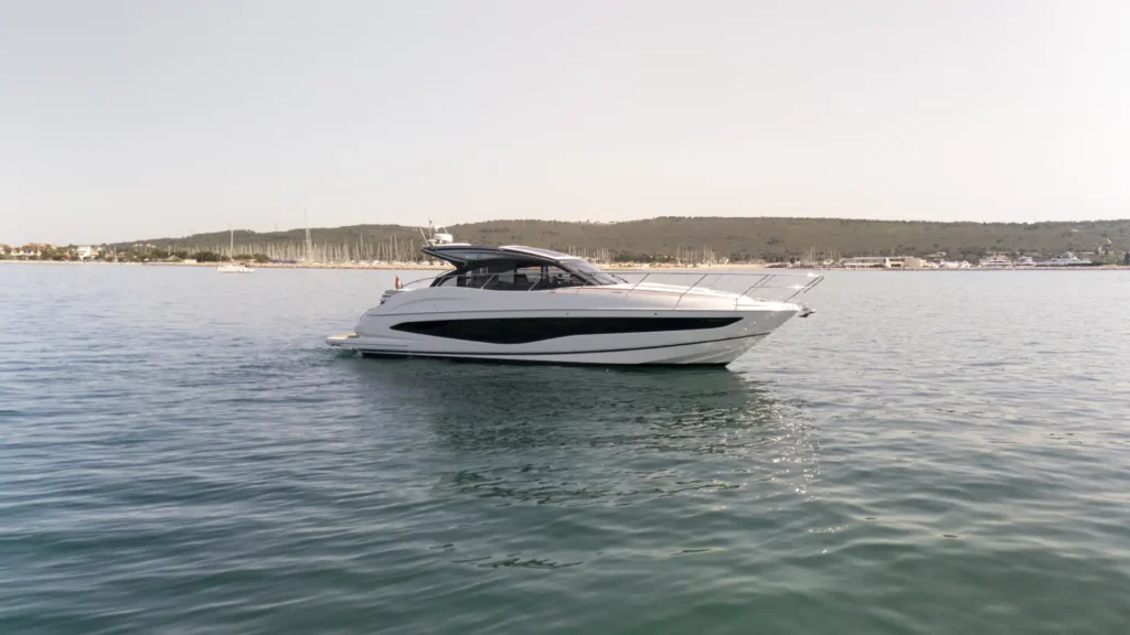 Princess V50 - Decksalon: Edelstahlspüle mit seitlichem Fenster und Regal