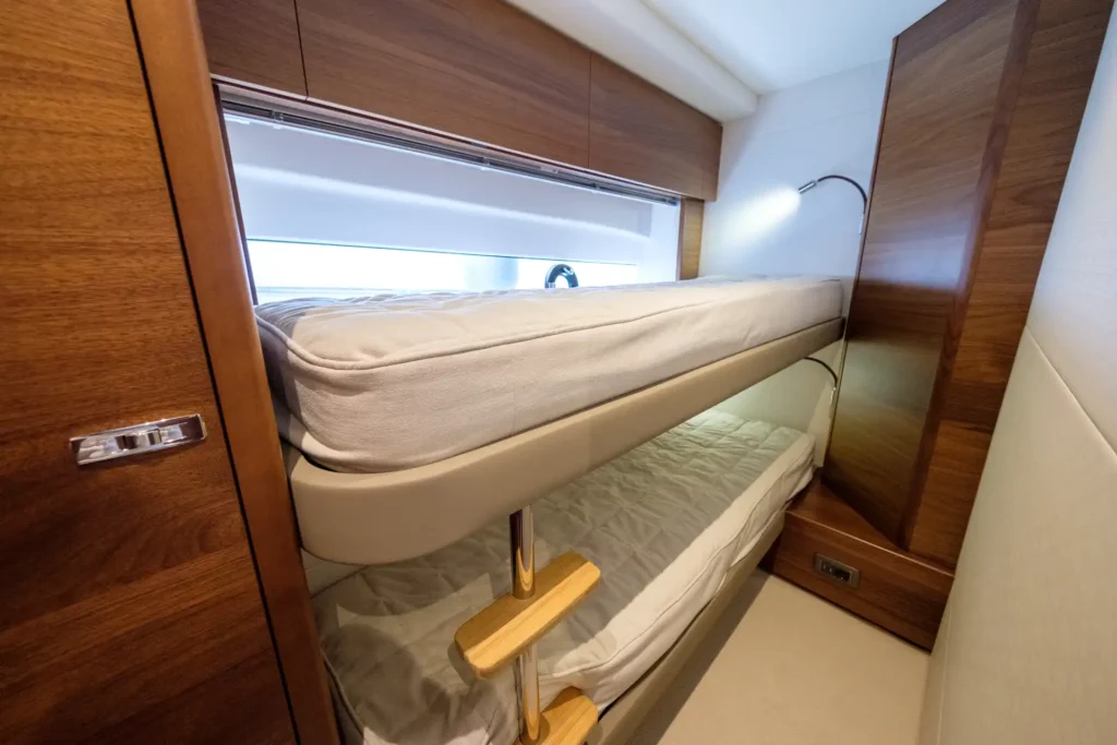 Princess V50 - Decksalon: Etagenbetten mit Leselicht