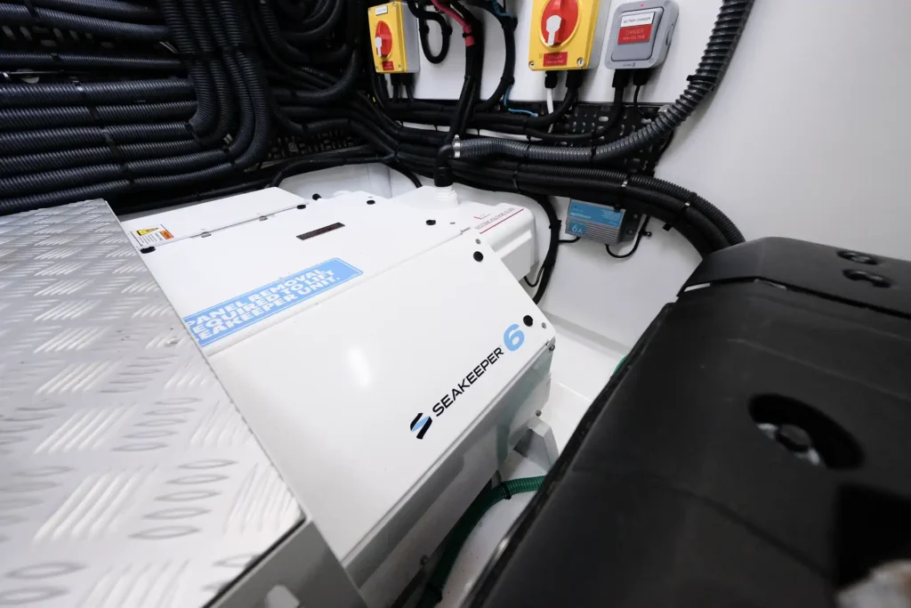 Princess V50 - Decksalon: Seakeeper-Stabilisator im Technikraum