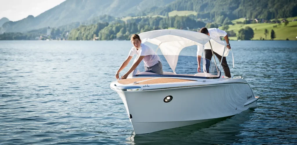 Marian Eclipse 580 Aufbau des Softtops von der Bugansicht