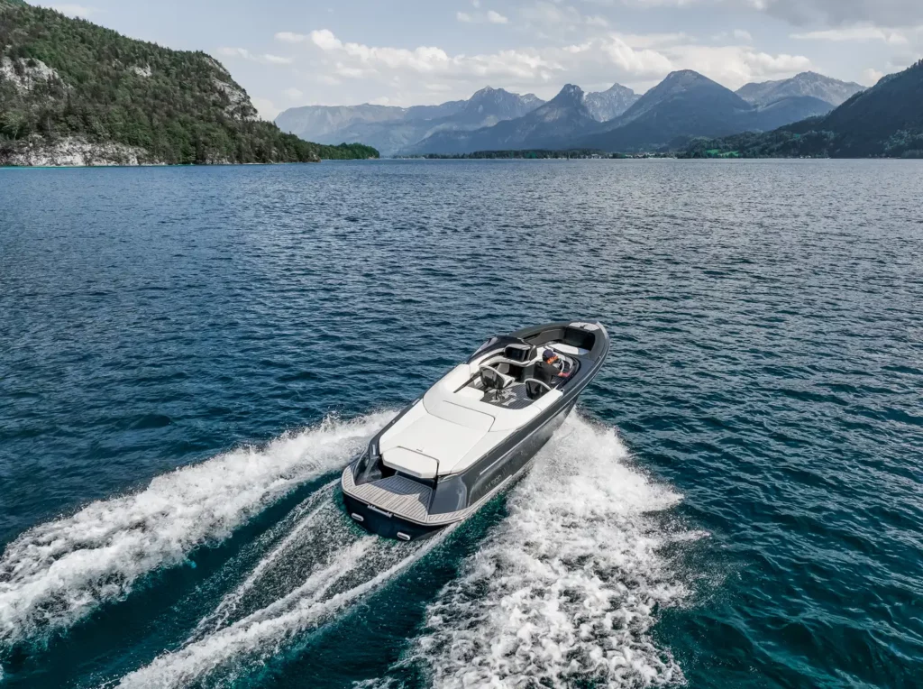 Marian M 800 Spyder bei Fahrt am Wolfgangsee