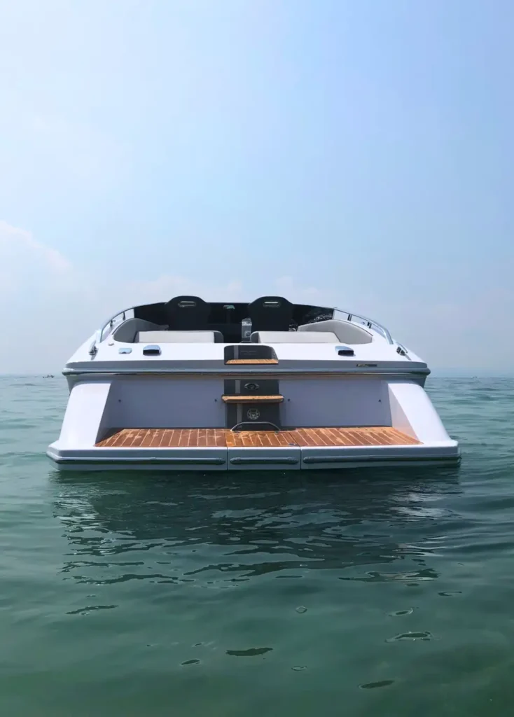 mostes-28-2018-rear-stern-view