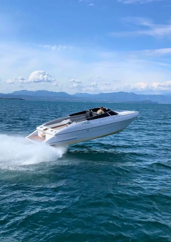 mostes-28-2018-speedboat-jumping-waves