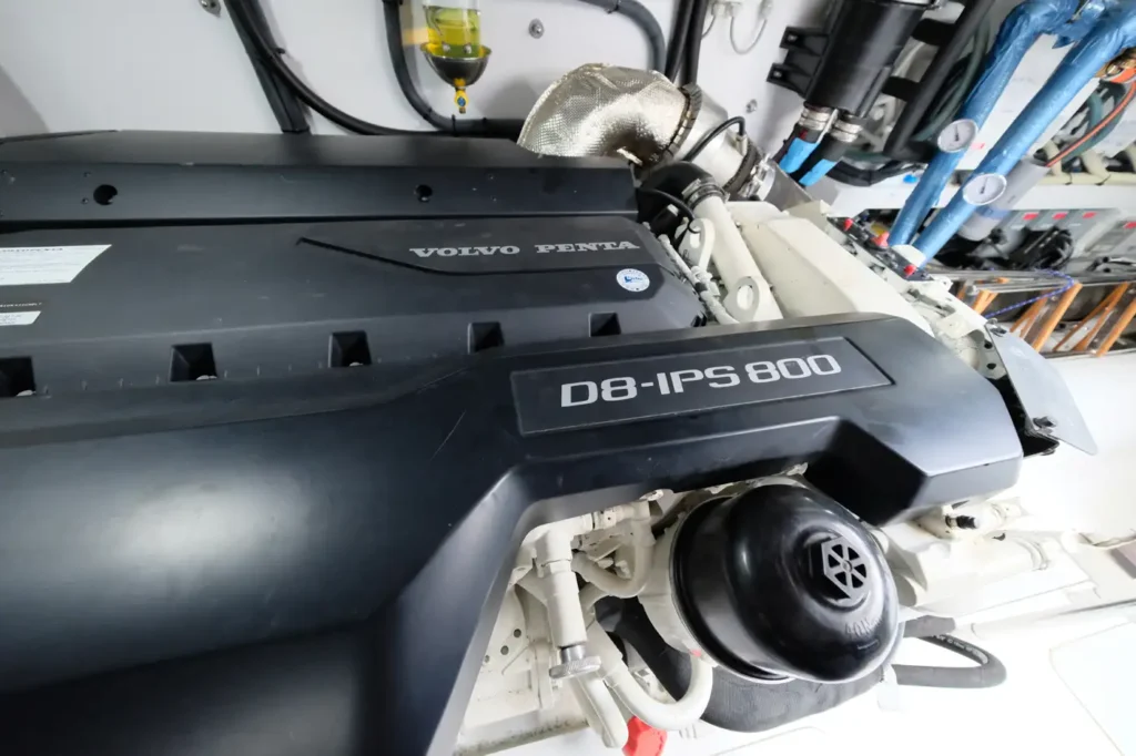 Princess_yachts_F50_engine_bay_03
