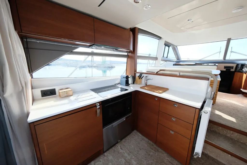 Princess_yachts_F50_interior_02