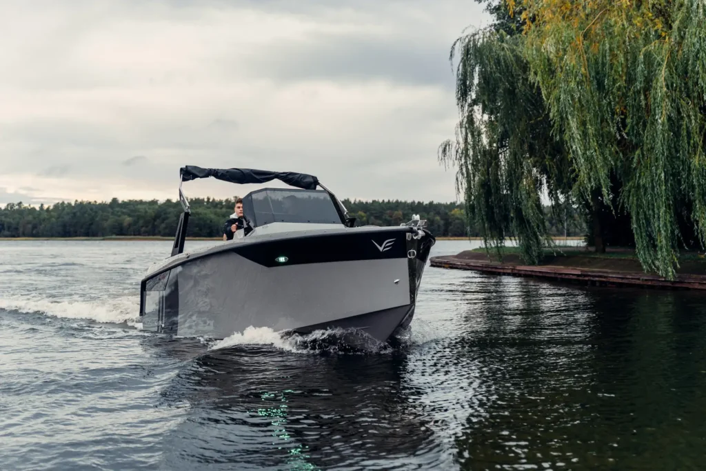 Avcon-Yacht_Veloce-V750-ext_45