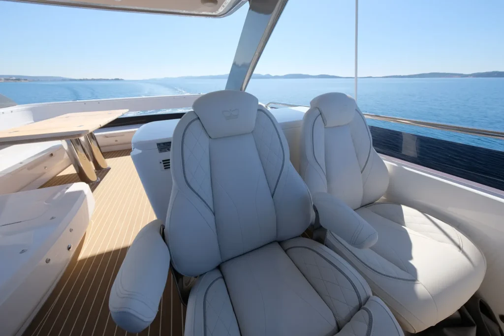 Princess_F55_2024_18_Flybridge_Seating