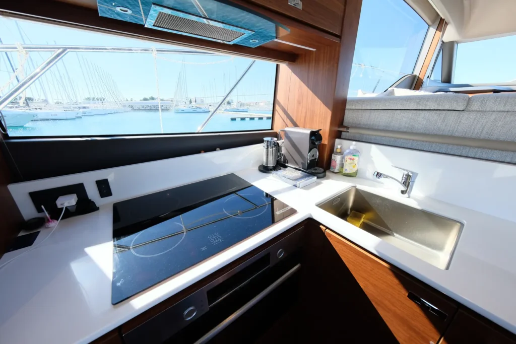 Princess_F55_2024_26_Kitchen