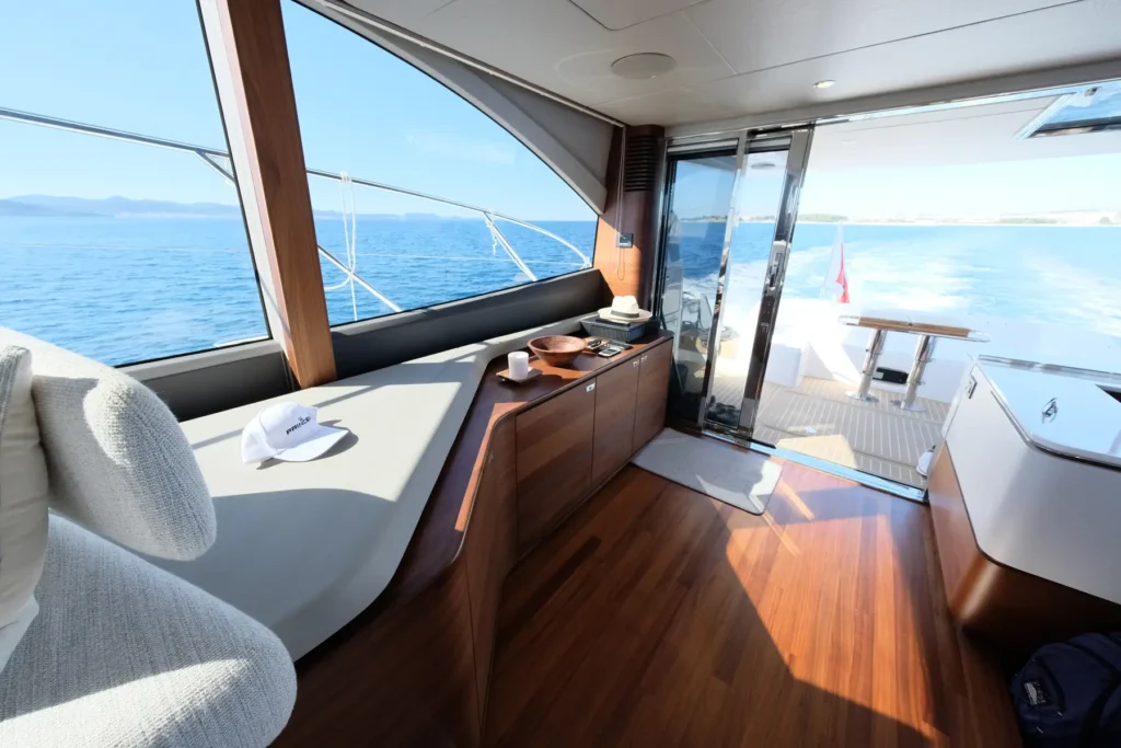 Princess_F55_2024_27_Entryway