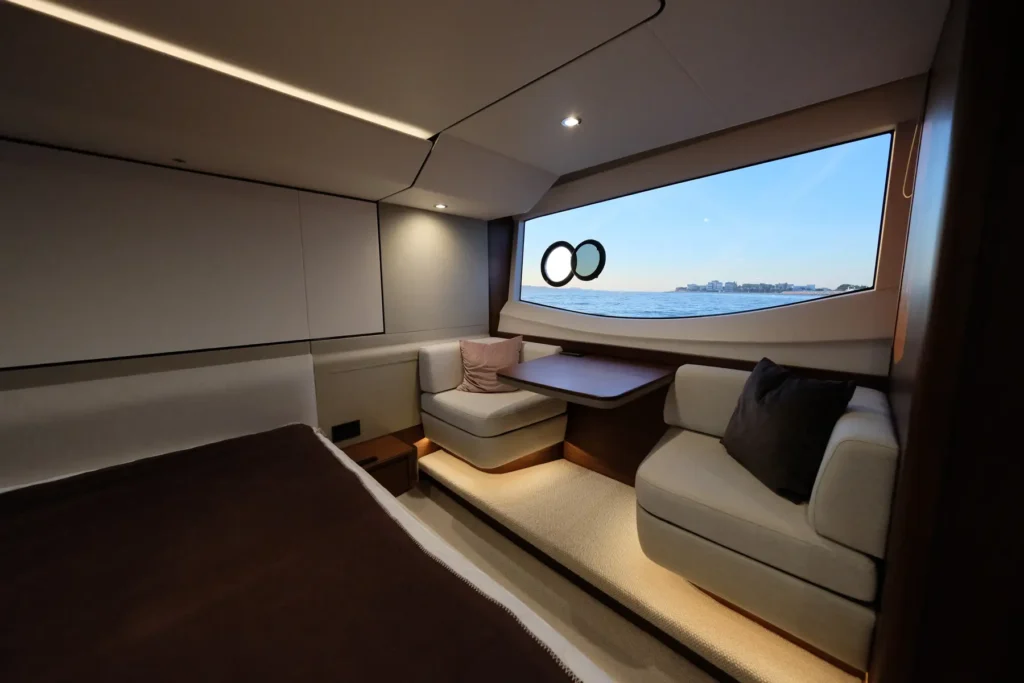 Princess_F55_2024_34_Master_Cabin_Seating.webp