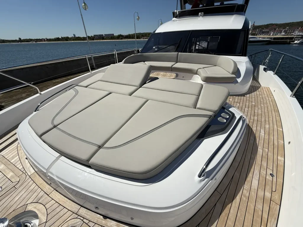 Avcon-Yacht_Princess_Y72_aft-deck-stairs-and-side-deck-view