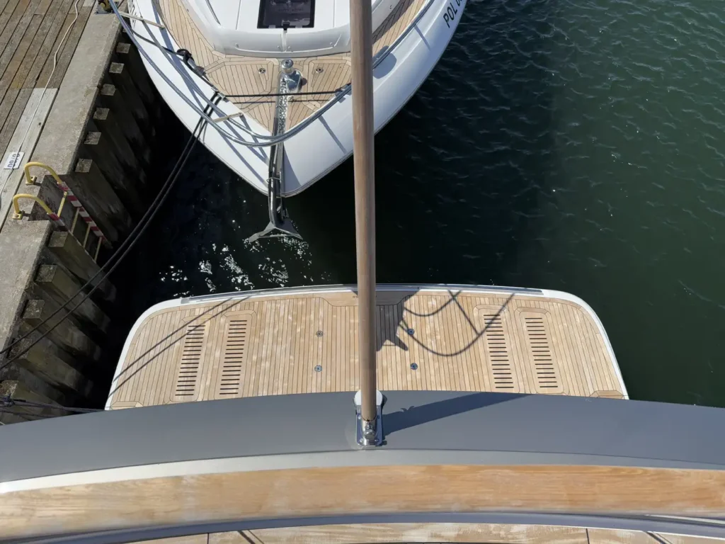 Avcon-Yacht_Princess_Y72_heck-schwimmplattform