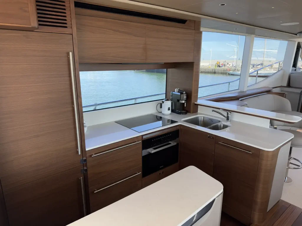 Avcon-Yacht_Princess_Y72_stern-view-with-brand-logo-and-deck