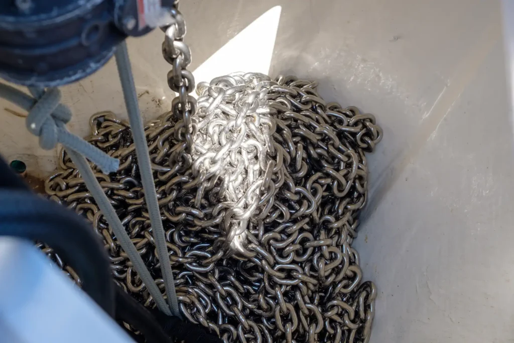 Ankerkette im Ankerkasten der Fairline Targa 48 Open.