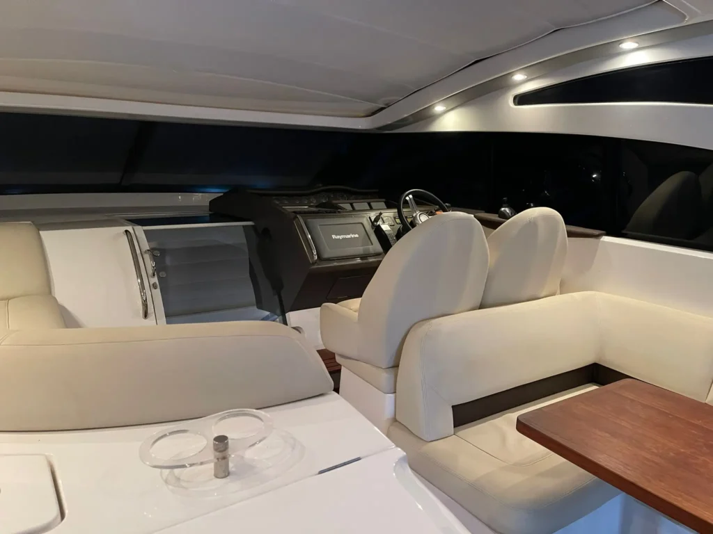 Avcon_Yacht-Princess_V42_2012-09