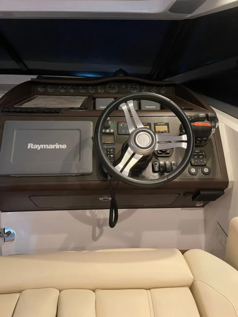 Avcon_Yacht-Princess_V42_2012-10