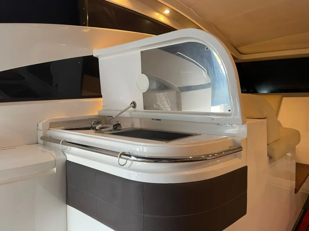 Avcon_Yacht-Princess_V42_2012-12