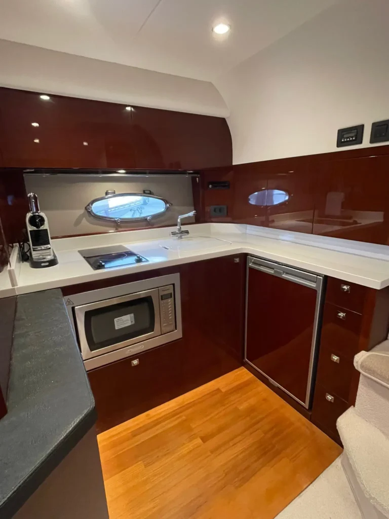 Avcon_Yacht-Princess_V42_2012-13