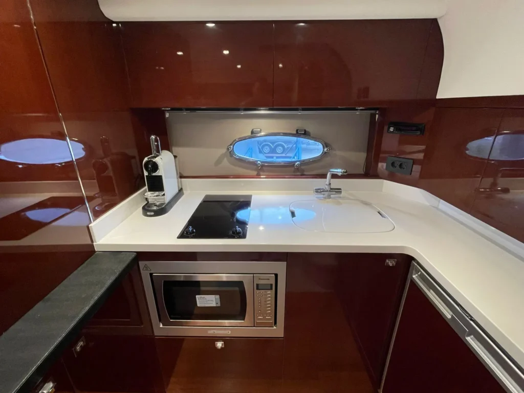 Avcon_Yacht-Princess_V42_2012-14