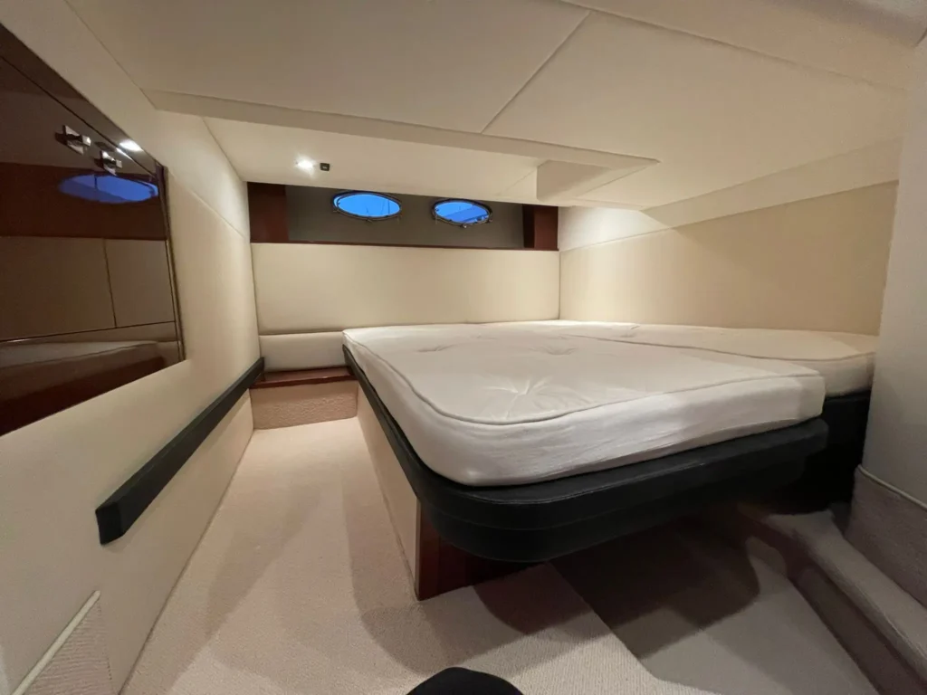 Avcon_Yacht-Princess_V42_2012-23