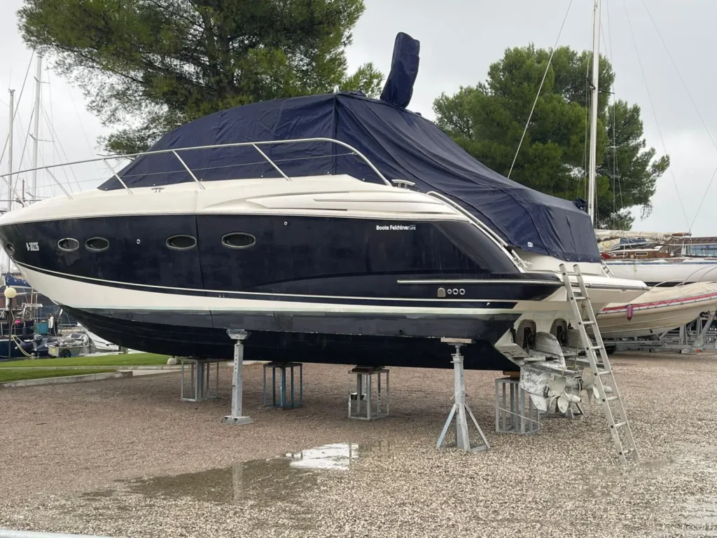 Avcon_Yacht-Princess_V42_2012-27