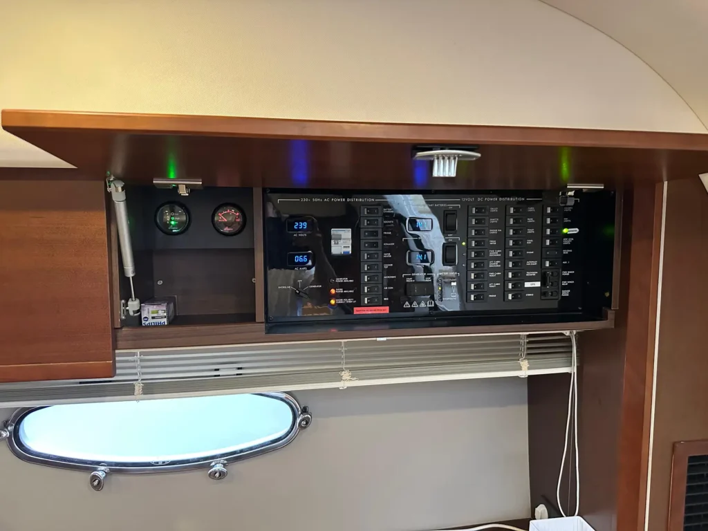 avcon-yacht-princess-v45-ac-dc-electrical-distribution-panel-15