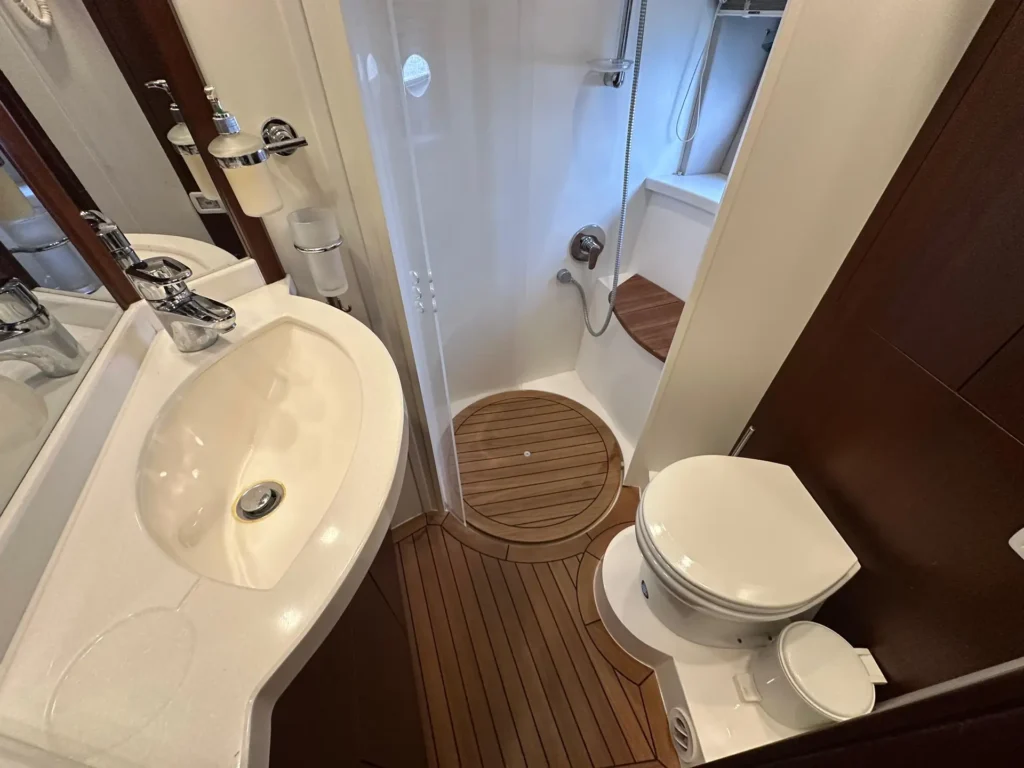 avcon-yacht-princess-v45-bathroom-with-separate-shower-14