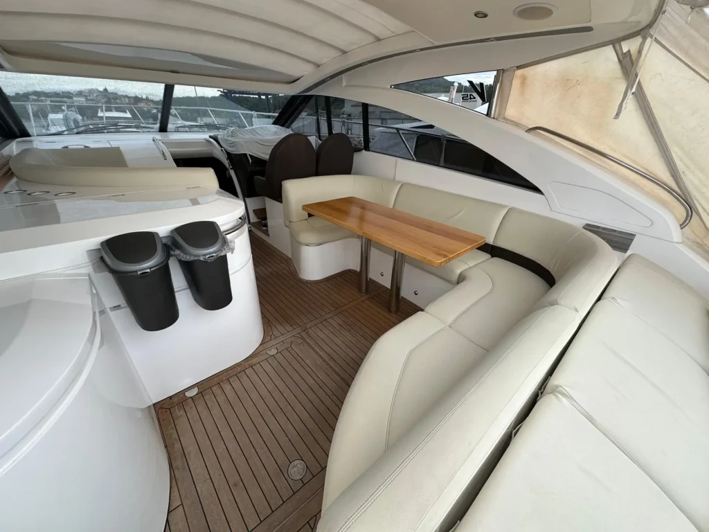 avcon-yacht-princess-v45-cockpit-seating-and-wet-bar-05