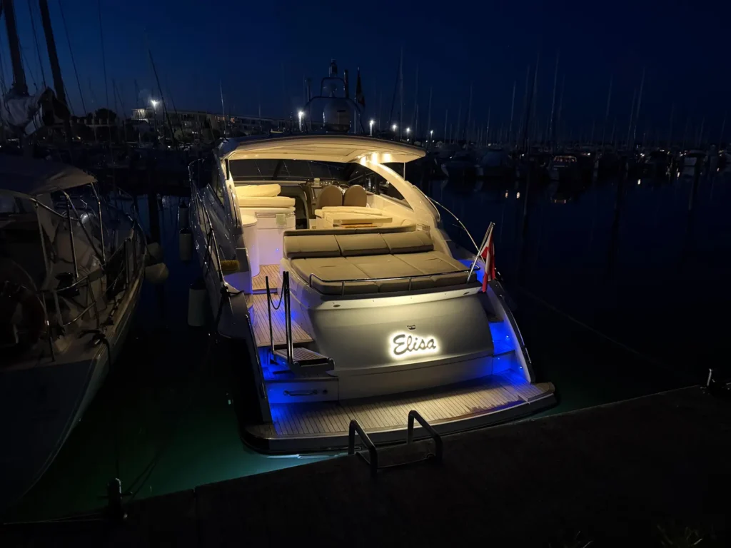 avcon-yacht-princess-v45-stern-view-at-night-04