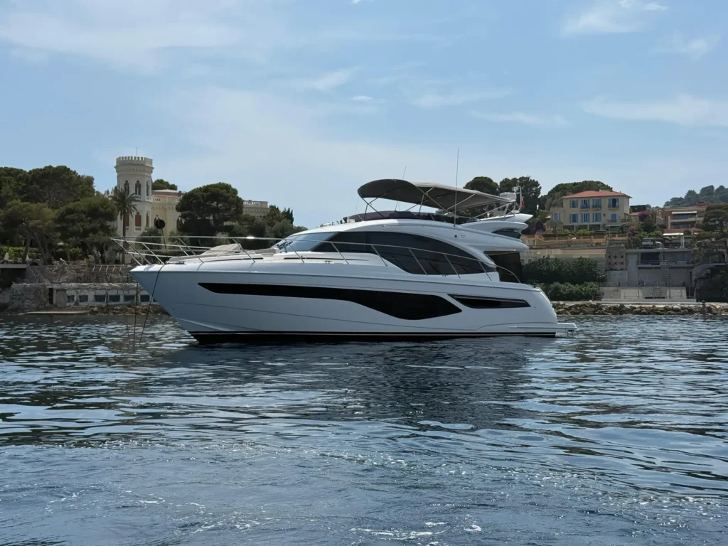 01_Avcon_Yacht_Exterior_Port_Side_Profile