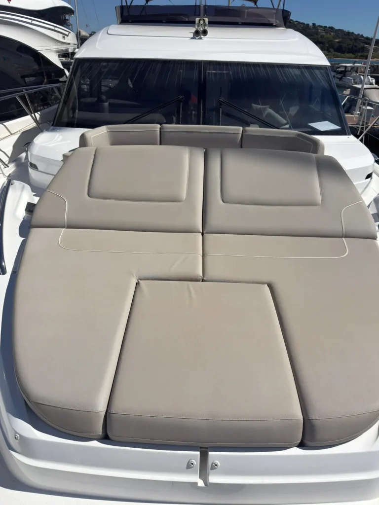 03_Avcon_Yacht_Bow_Sunpad_Cushions