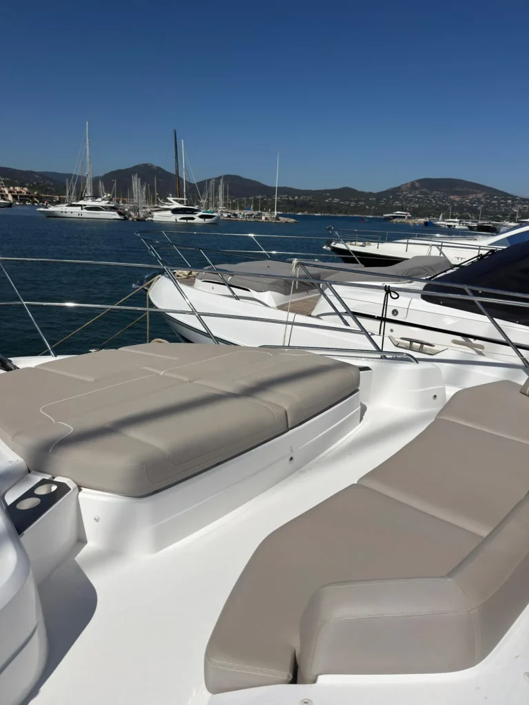 04_Avcon_Yacht_F55_202_Foredeck_Sunpad_Aerial