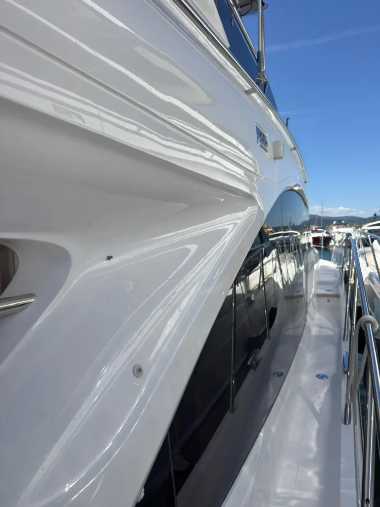 06_Avcon_Yacht_F55_202_Hull_Topside_Detail
