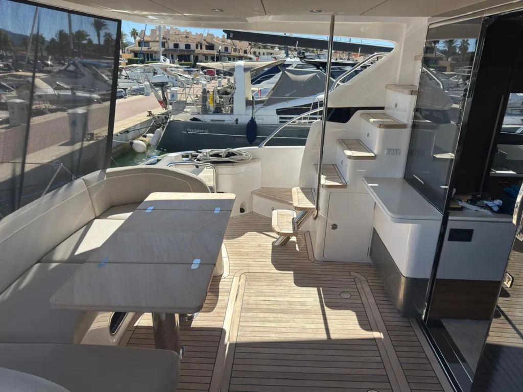 15_Avcon_Yacht_Cockpit_Aft_Seating