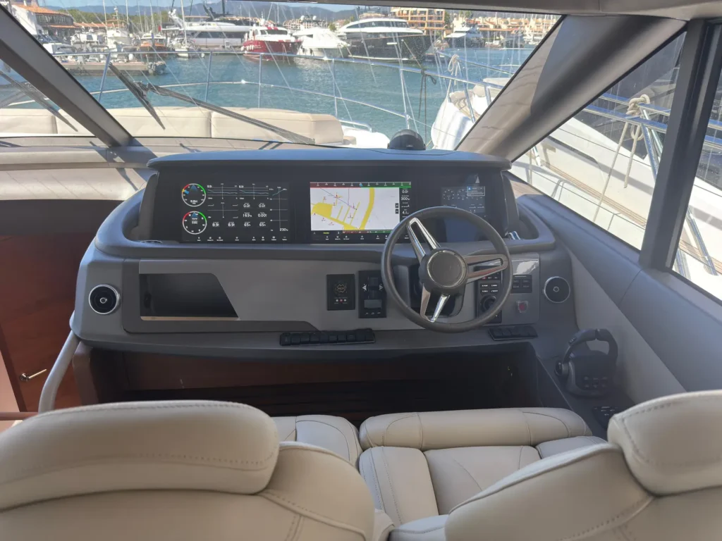 23_Avcon_Yacht_F55_202_Helm_Station