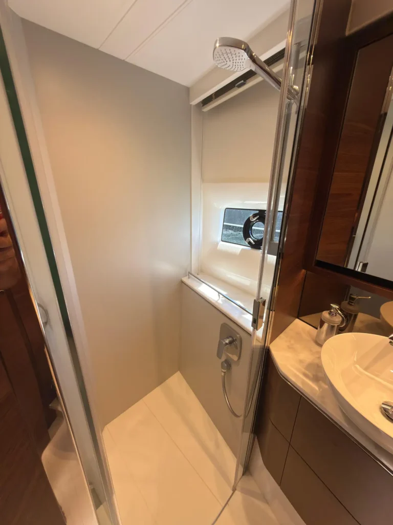 28_Avcon_Yacht_F55_202_Master_Ensuite_Shower